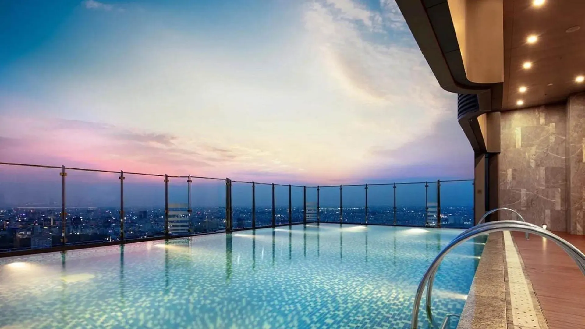 Amazing Landmark 81 Urban Ho Şi Min 0*,